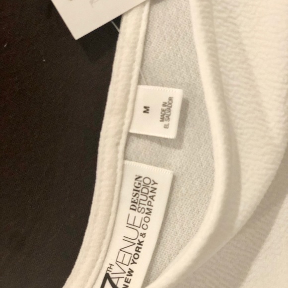 NWT. New York & Co. V-neck White Blouse Size M - Picture 4 of 4
